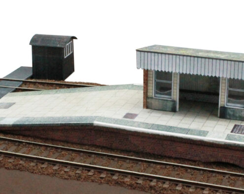 Scalescenes Station Platform with Shelter and Lamp Hut